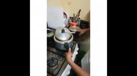Mom knows best when her son can't open a pan in Colombia