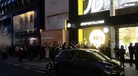 Black friday Battle Outside JD Sports