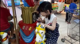 Funny video of a toddler afraid of riding carousel