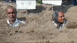 Farmers buried up to their necks to demand compensation in west India