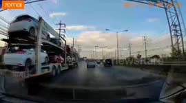 Shocking moment 'drunk' driver shunts row of cars from behind on motorway