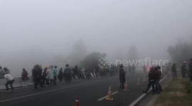 Thai tourists flock to mountain that covered by a sea of mist due to cold weather spells