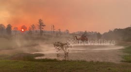 Helicopter refills water at Gospers Mountain bushfire as residents of Colo Heights warned it is too late to leave