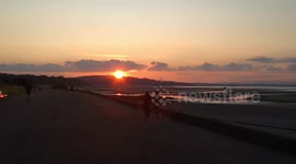 See the sun set in a beach at Scotland in the beutifull cramond beach in Cramond village.