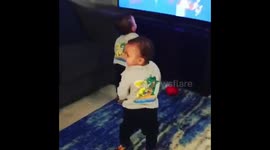 The Hurtt Twins Dancing To Kris Kross