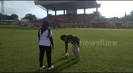 funny penalty kicks by closing your eyes