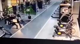 Chinese man collapses after barbell falls on him during benchpress routine
