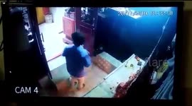Thief caught on CCTV praying in front of goddess' shrine before stealing her crown from an Indian temple