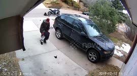 Caught with his pants down! Porch pirate suffers wardrobe malfunction during bungling theft in Colorado