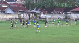Referee misses two clear handballs in lead-up to goal