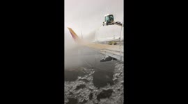 De-icing airplane