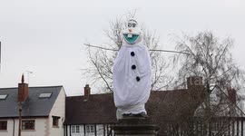 Festive pranksters turn famous UK statue into Olaf from Disney's 'Frozen'