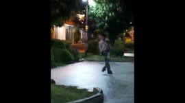 a man with glue in the city of Padang drunk and fell down