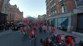 1000 Santas Cruise London