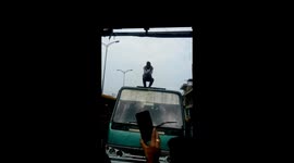 Locals force bus drivers to do squats atop bus for 'rash driving' in India