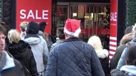 Panic Saturday: last-minute shoppers flood Oxford Street in central London