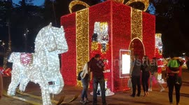 Christmas lights enchant park-goers in El Salvador capital