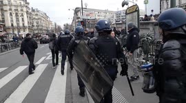 France strike: Riot police called in as protesters descend on Paris' Gare de Lyon
