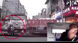 Alert taxi driver saves rider's life by screaming 'STOP!' at truck driver