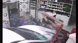 Newbie driver smashes SUV into hair salon in northwest China