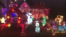 Lit! Insane Christmas display with 70,000 lights in Chicago suburb