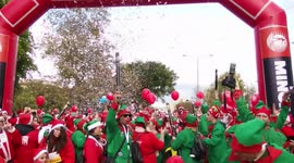 Hundreds join Santa run in Chania, Greece