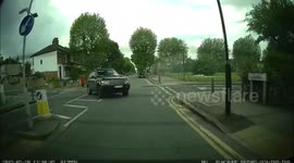Learner driver is being abused by a Land Rover who tailgates then overtakes and jumps out