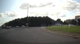 Learner on test panics and fails to give way to Police car on emergency call coming from the left