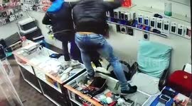 Security cam captures moment thieves clean out mobile phone store