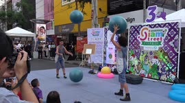 Circus Double Act Juggle Four Exercise Balls
