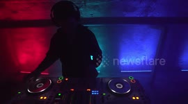 Live performance at PUB, Camera Rotations and Dj's