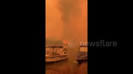 Huge fire rages on coast of Mallacoota