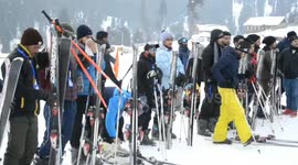 Tourists and locals thronged at Kashmir resort on New Year's Eve despite freezing temperature