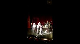 Man loses it on Jane Lynch and Kate Flannigan during Christmas Show