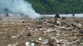 dozens of young people in Padang collect thousands of rubbish heaps in the Padang sweet water beach tourism area.