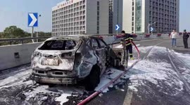 Chinese motorist shouts to stop woman after her car catches fire on road