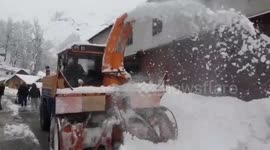 Jawahar tunnel national highway again closed after fresh snowfall in Northern India