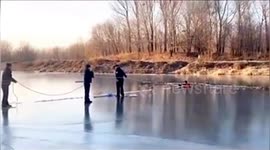 Chinese motorist saves alleged drunk man who fell into frozen river