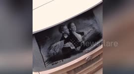 Talented artist creates incredible celebrity portraits from dust on car windows in China