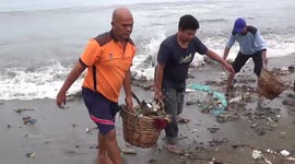 The difficulty of cleaning plastic waste in Padang Beach, Indonesia