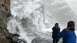Motorists flee as huge avalanche slides onto road in northern India