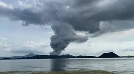 Traveler records moment Taal volcano starts to erupt