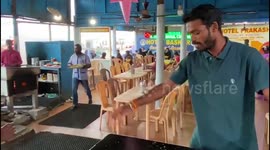 Talented Indian chef tosses chapatis across kitchen to his baker like it's nothing