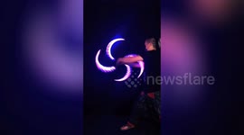 Chinese man uses buugengs to create satisfying optical illusions