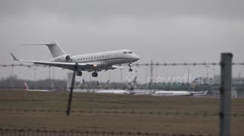 Plane has struggle landing at Stansted Airport in high winds from Storm Brendan