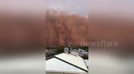 Dust storm that enveloped New South Wales was 'so thick it blacked out the sun'
