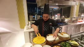 Nook Restaurant on the fly Kari Ketam Dengan Daun Pudina Soup creation