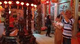Chinese residents in Padang hold Chinese New Year worship and candle burning hope for one year in Padang City