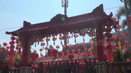 Burning Hio to Release Birds, Variety in the Chinese New Year, Residents of Chinese Descent in Indonesia