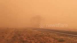 Dust storm blankets Nyngan in regional New South Wales